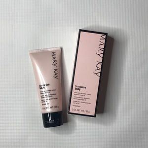 New! Mary Kay hand and décolleté cream